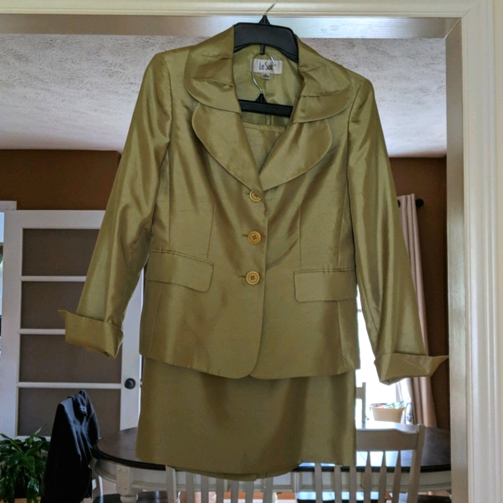 2 pc suit (Jacket and skirt)